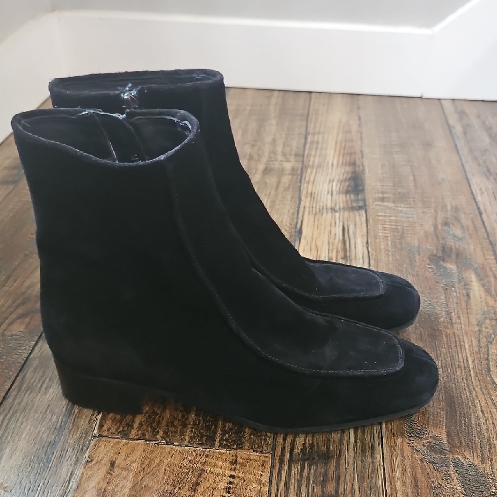 Aquatalia Luxury Italian Made Black Suede Ankle‎ Booties